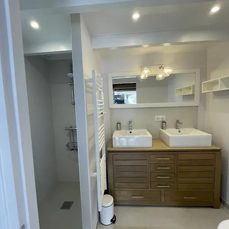 Maison De Des Centaurees